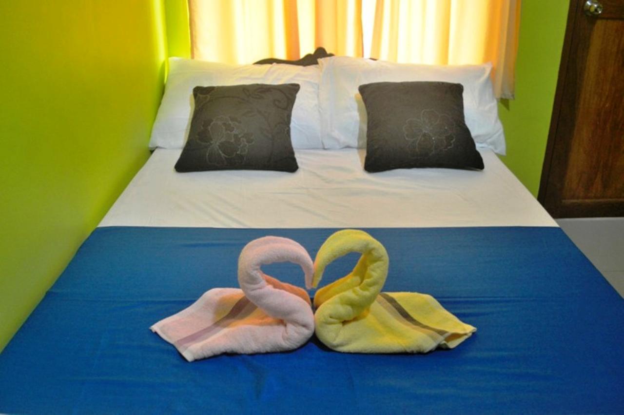 Amelia Homestay Puerto Princesa Exterior photo